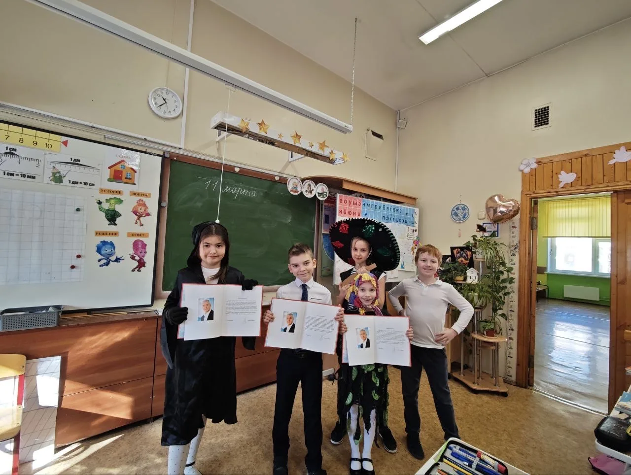 📚✨Ура! Ученики 1‑х классов успешно закончили изучение «Азбуки» — это большой шаг в мире чтения!  🎭В 