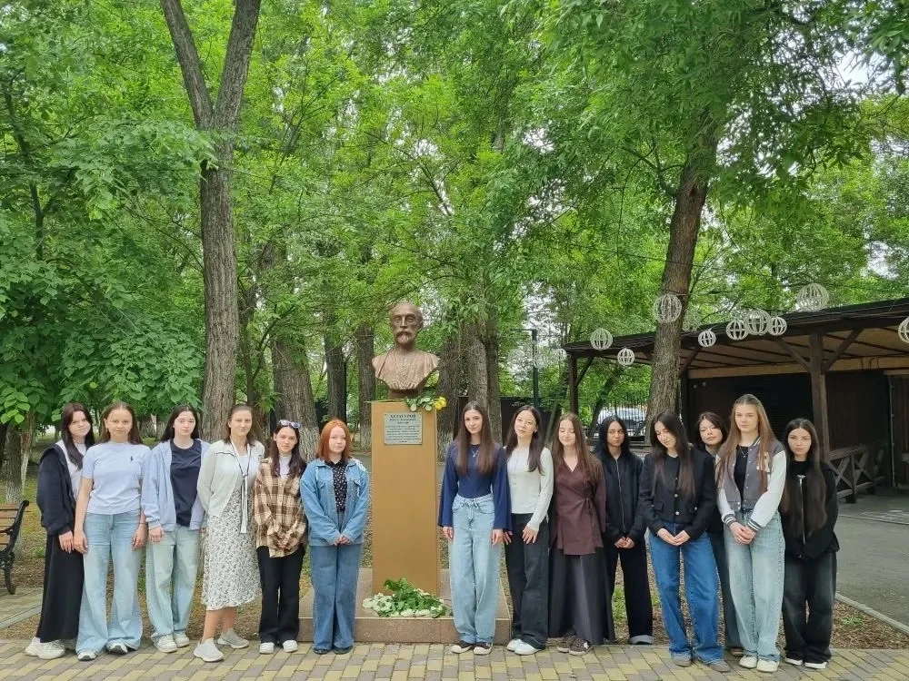 15.05.2026г. у памятника К.Хетагурову в группе ДО-3  прошло литературное занятие, посвя...