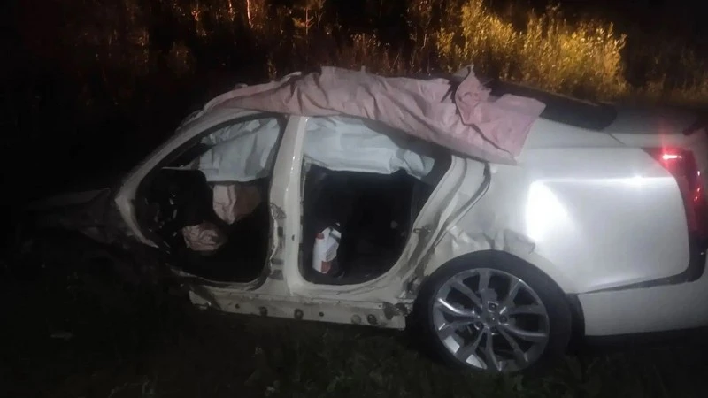 В Югре водитель выехал на встречную полосу и спровоцировал аварию