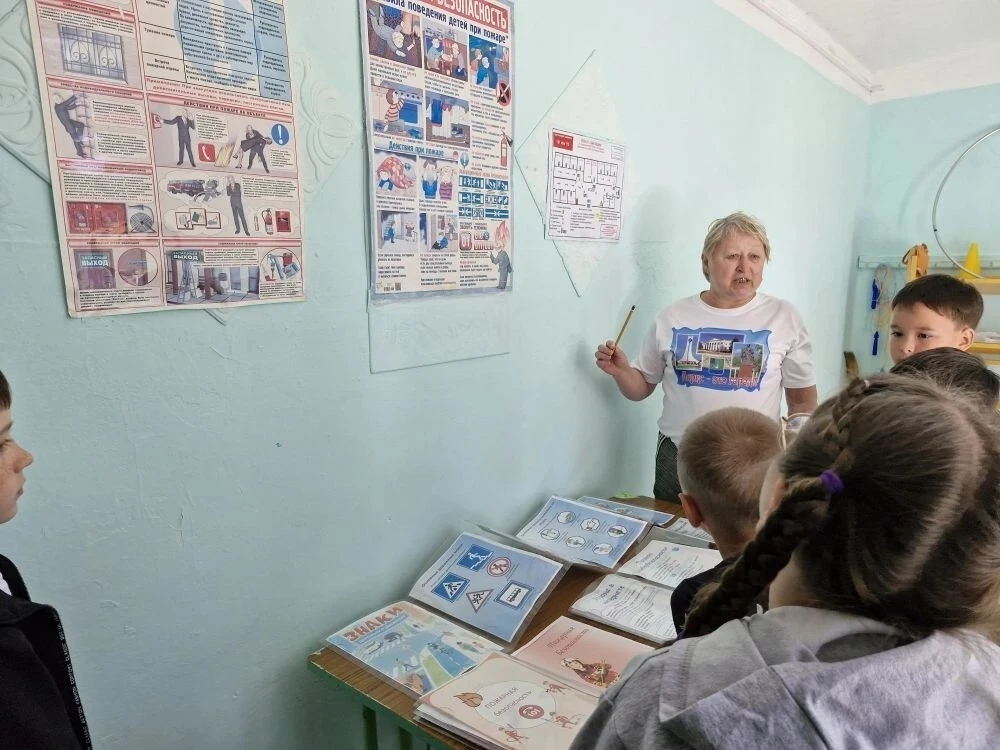 БЕЗОПАСНОСТЬ ПОДРАСТАЮЩЕГО ПОКОЛЕНИЯ ВО ВРЕМЯ ЛЕТНИХ КАНИКУЛ
   Цель: Обеспечение безопасности подра
