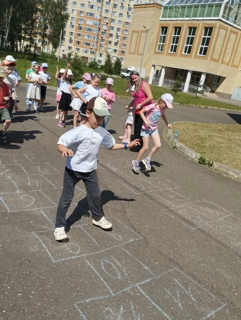 Квест-пикник для второклассников   2 мая территория школы превратилась в настоящий островок приключе