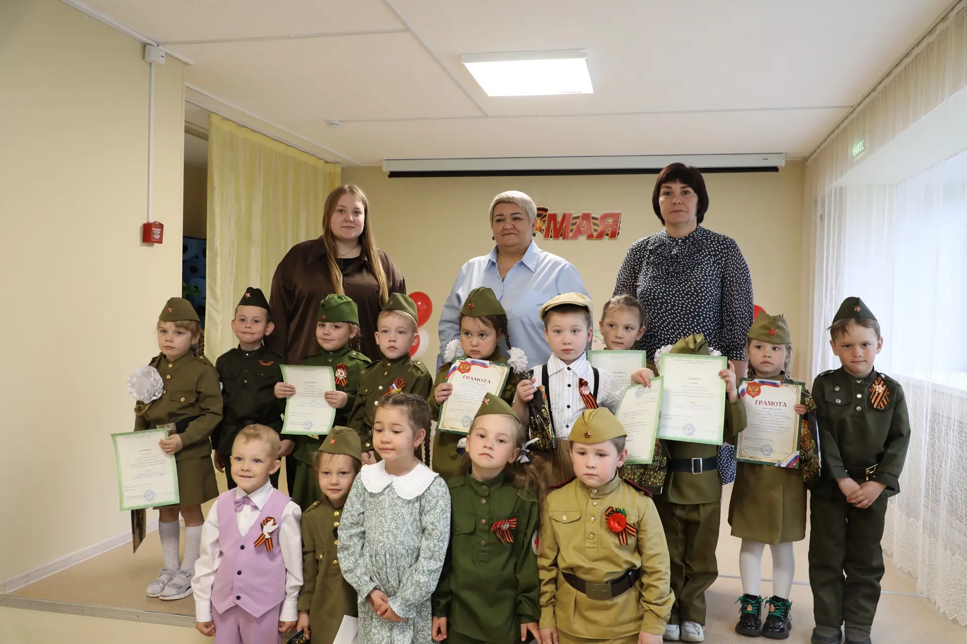 🌟 Юные таланты Качугского района почтили память героев Великой Победы 🎖️ 📅 12 мая в Доме творчества 