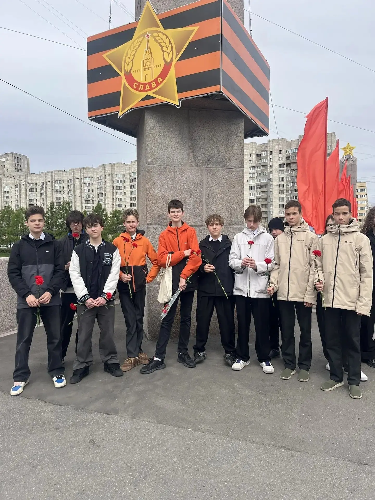 Привет, школа 😉  Мы продолжаем рассказ о торжественных мероприятиях, посвященных Дню Победы, в котор