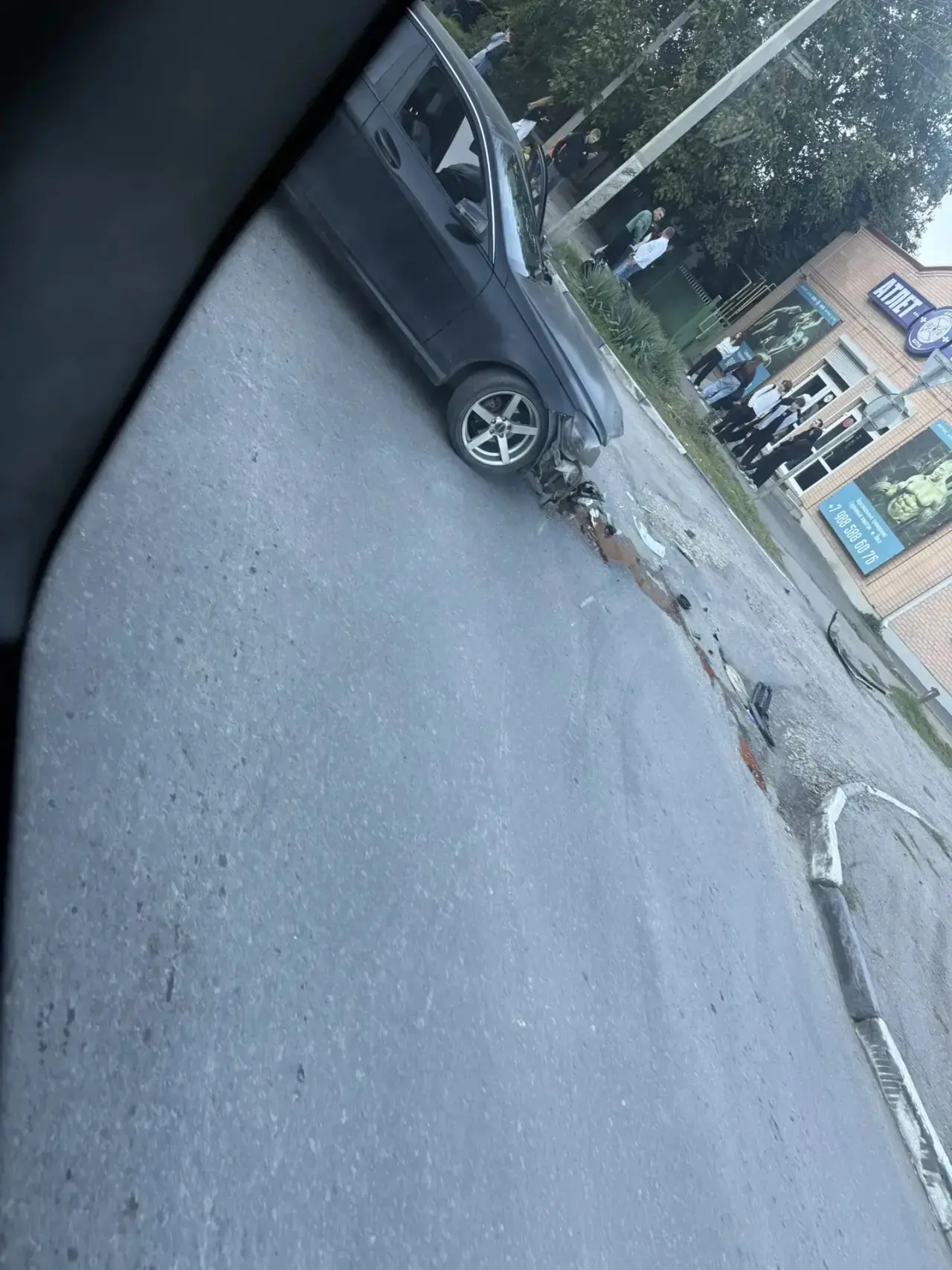 Сегодня около 16:00 на Московской в Азове, возле «Атлет Сити», произошло ДТП.