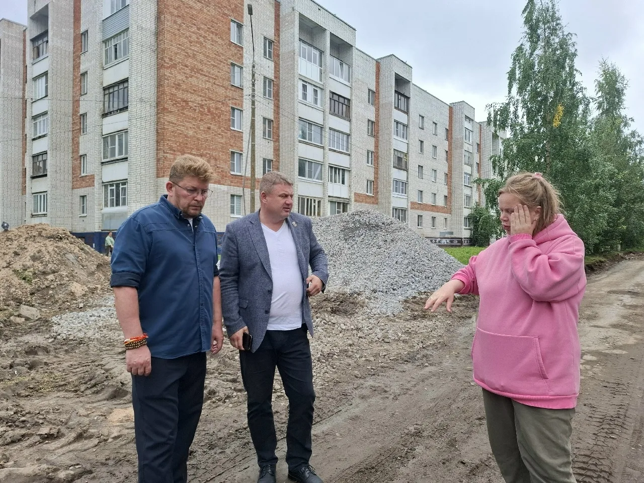 Благоустройство двора на Конева идёт по графику