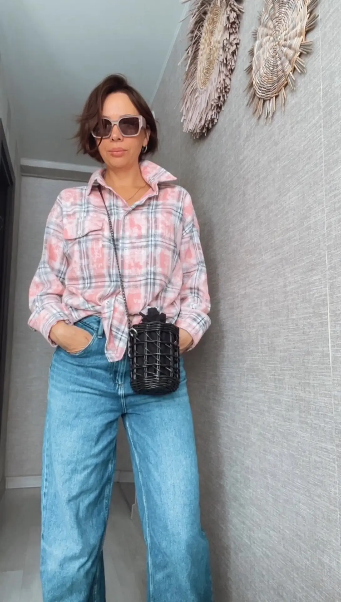 Маленькая, да удаленькая! 👜✨

Влюбилась в эту плетеную малышку. Она невероятно фотогеничная и идеал