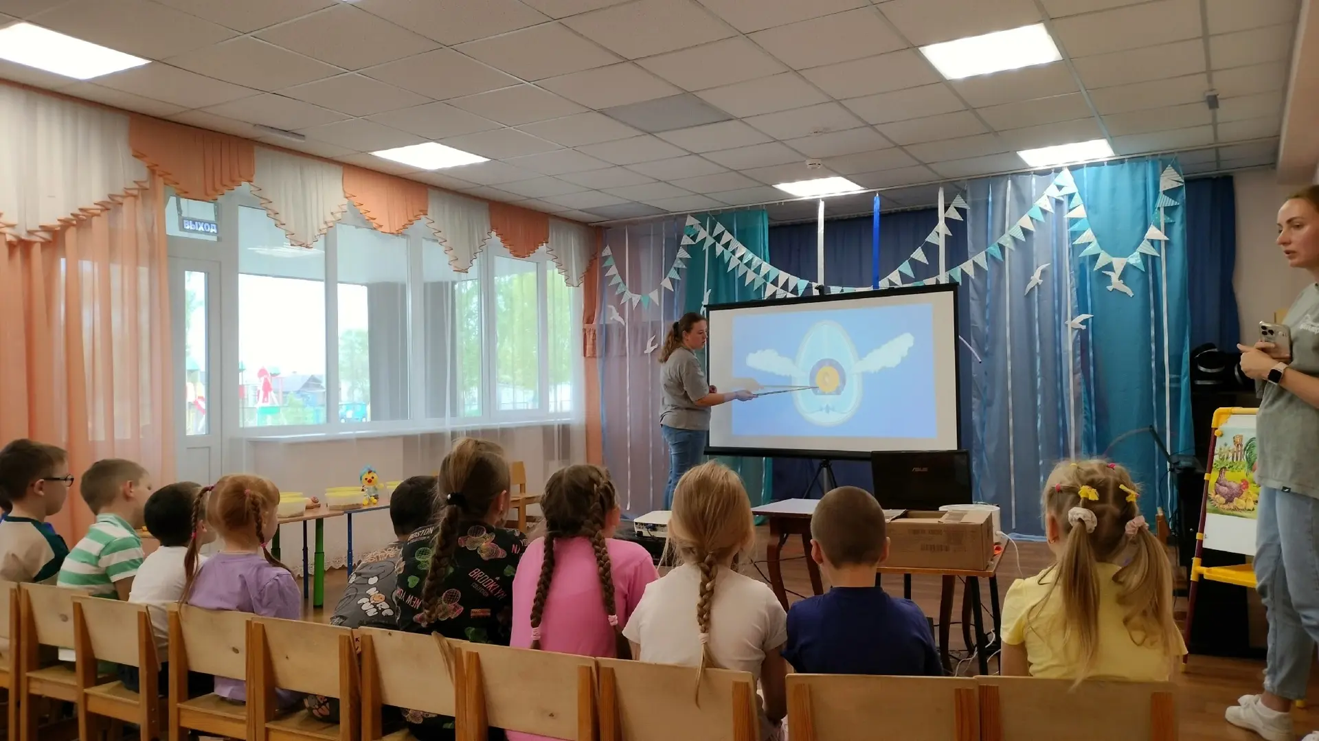 Сегодня к нам приехали настоящие профессионалы — представители ООО «Кузбасский бройлер»...