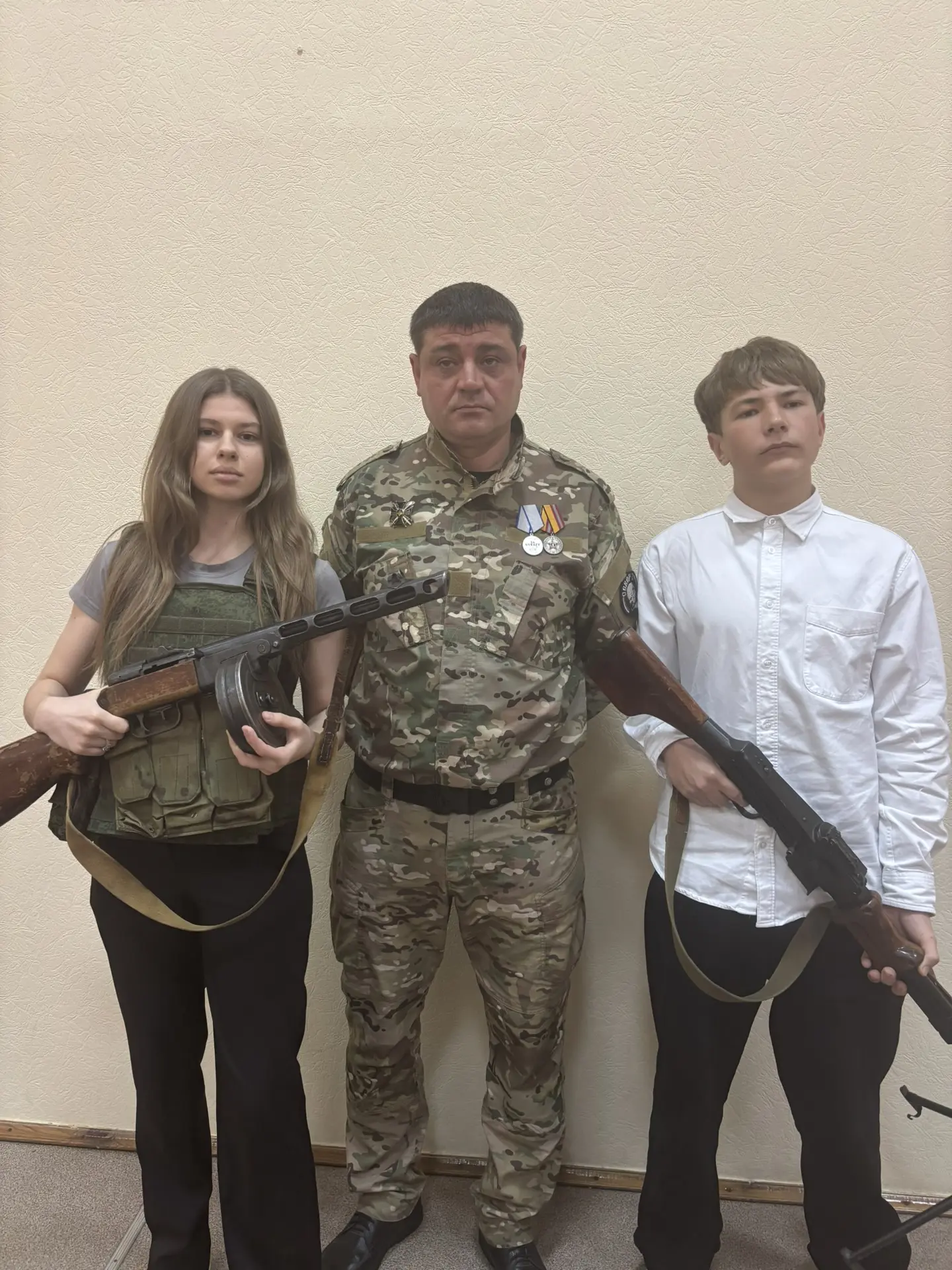 Сегодня в нашей школе прошел урок мужества с  героями СВО, Тарановым Дмитрием и Слепчен...
