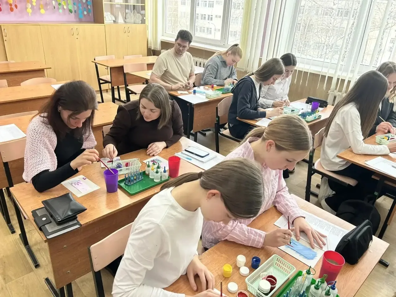 🎨🧪Вчера, 10 февраля, в рамках недели науки и техники в нашей школе прошел увлекательный мастер-класс