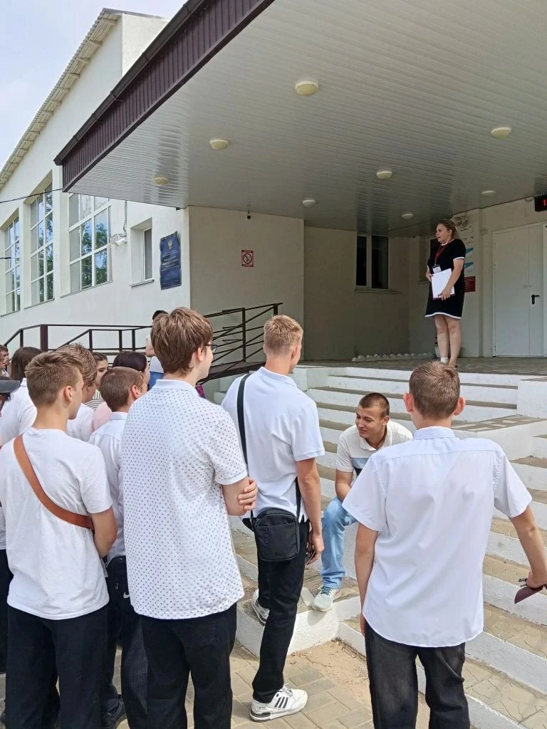 Еще один экзамен остался позади 🎓
Сегодня выпускники 9-х классов сдавали предметы по выбору ‼️ 
Уче