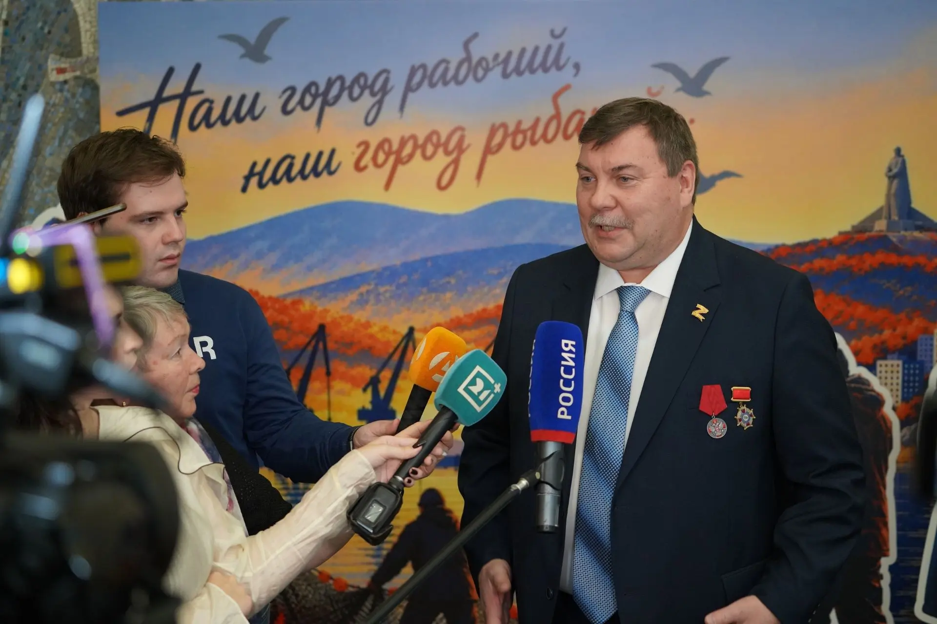 Вчера в Мурманском областном драматическом театре на гала-концерте «Мурманск в сердце к...