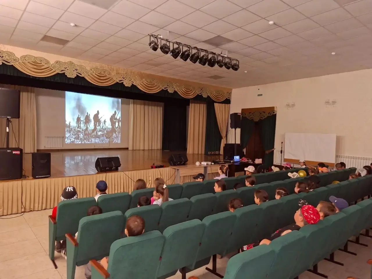 🎞️Кинолекторий к 22 июня🎞️

🎬В день памяти и скорби — в нашем пришкольном лагере «Радуга» прошёл 