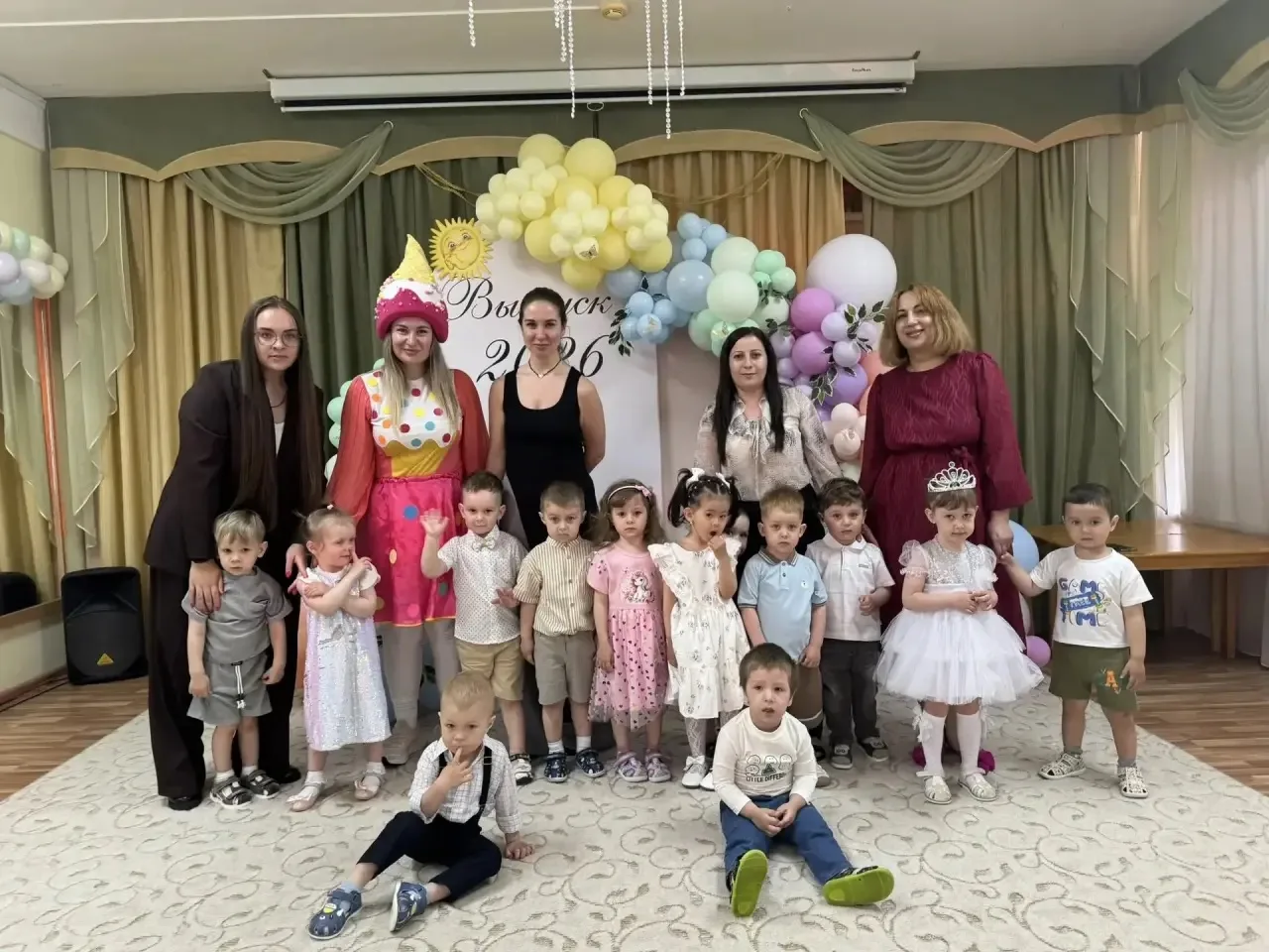 🎓🌸 «Самый нежный выпускной»: малыши из ясельной группы «Бусинка» прощаются с яслями 🌸🎓