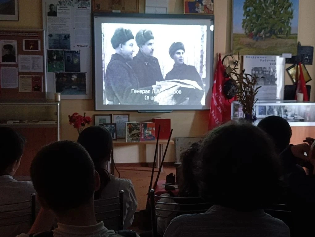 Продолжаем идти Дорогами Победы!  🎗️Сегодня 5 «З» класс, вместе с классным руководителем Зайцевой А.