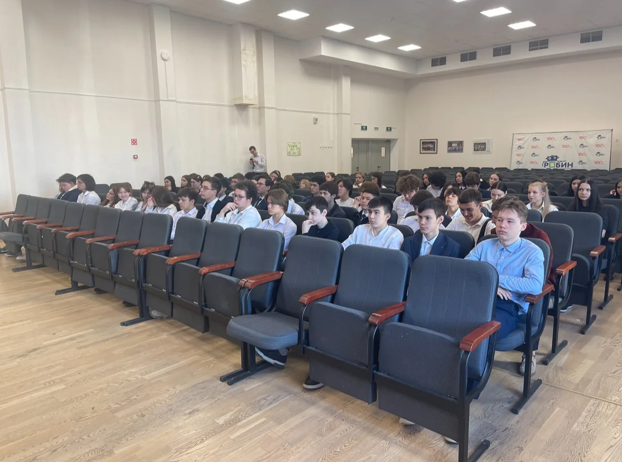 Физика – это фундаментальная наука, которая изучает вселенную на макро- и микроуровне и имеет теорет