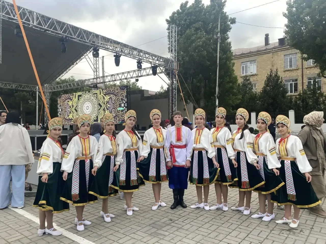 1 июня, в День защиты детей, хореографический ансамбль «Вдохновение», руководитель Курбанова М.А. вы