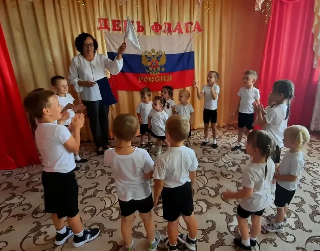 В нашем детском саду прошло мероприятие, посвященное Дню государственного флага России,...