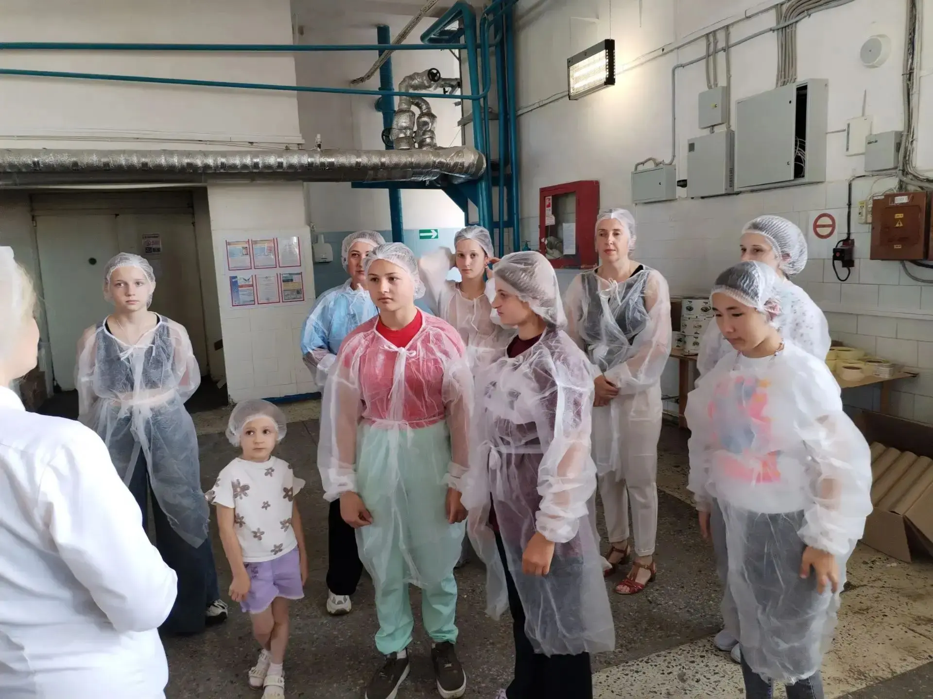 🍩Вчера наши воспитанники посетили Кондитерскую фабрику. 

🗣 В ходе встречи они узнали технологию п