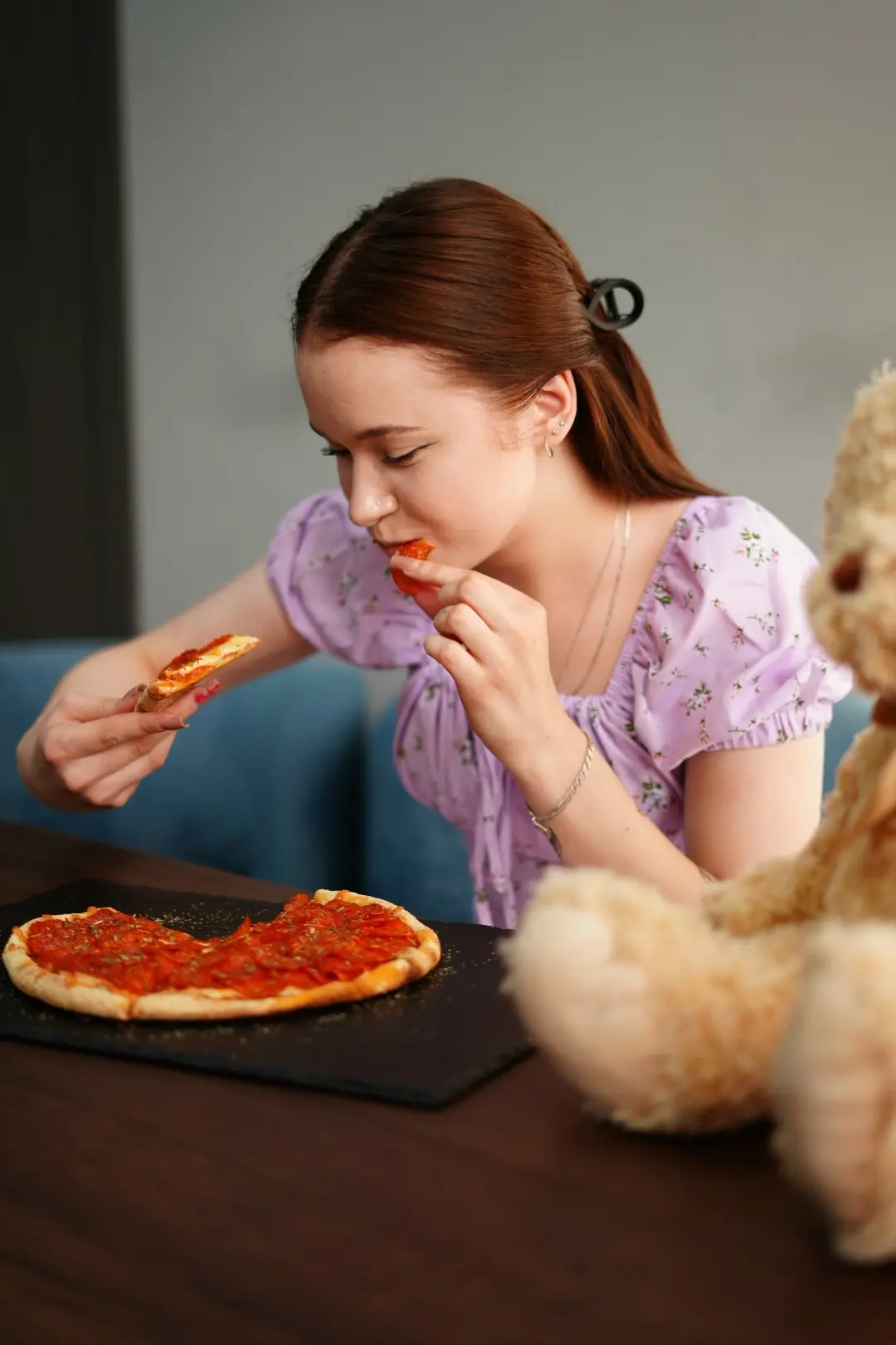 Ой, вы пока думаете, я уже пол пиццы 🍕 съем 
Зацените сколько много колбасок! Это не я себе столько