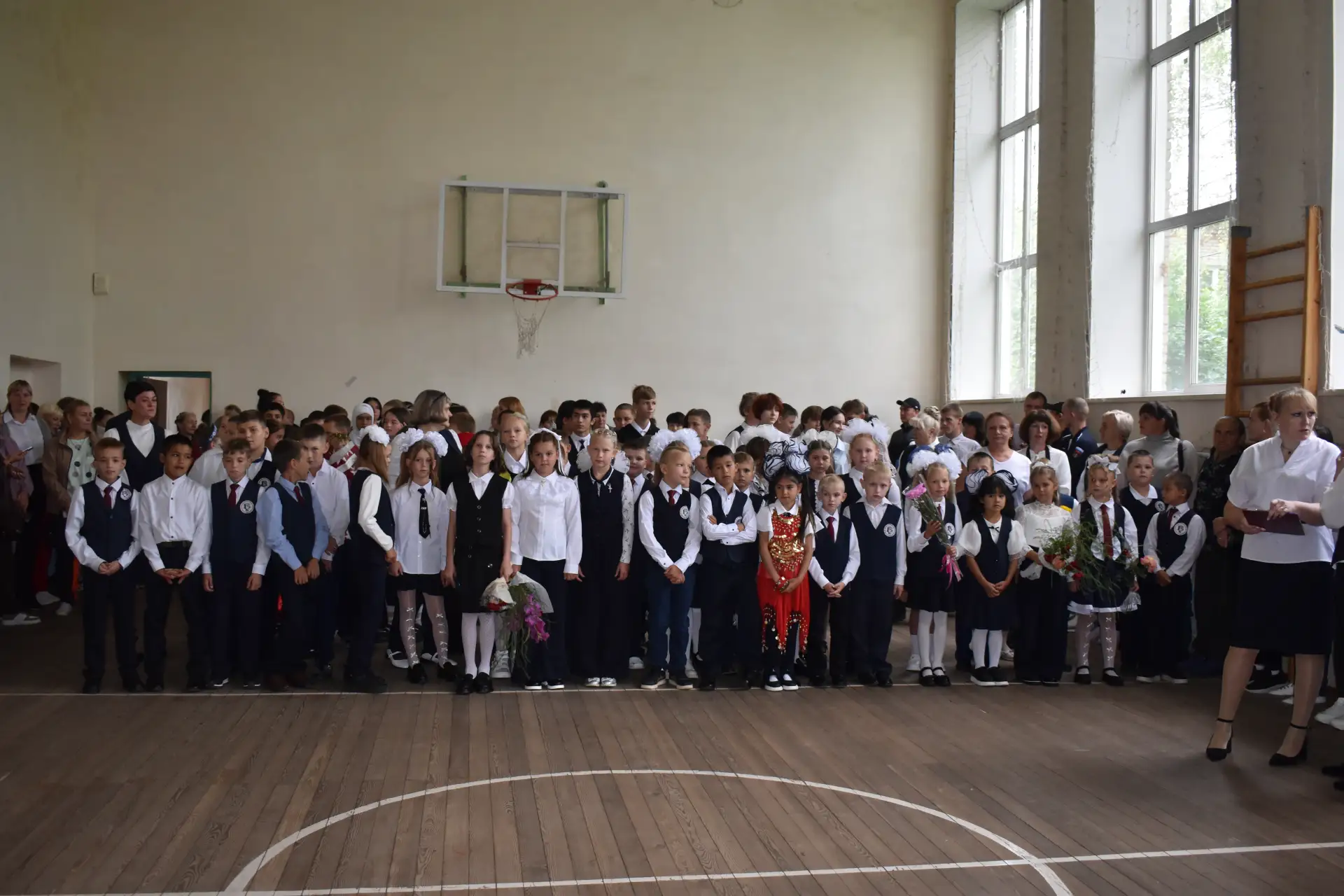 🎉 Торжественная линейка, посвящённая 1 Сентября, прошла в Большевистской СОШ! 🎉