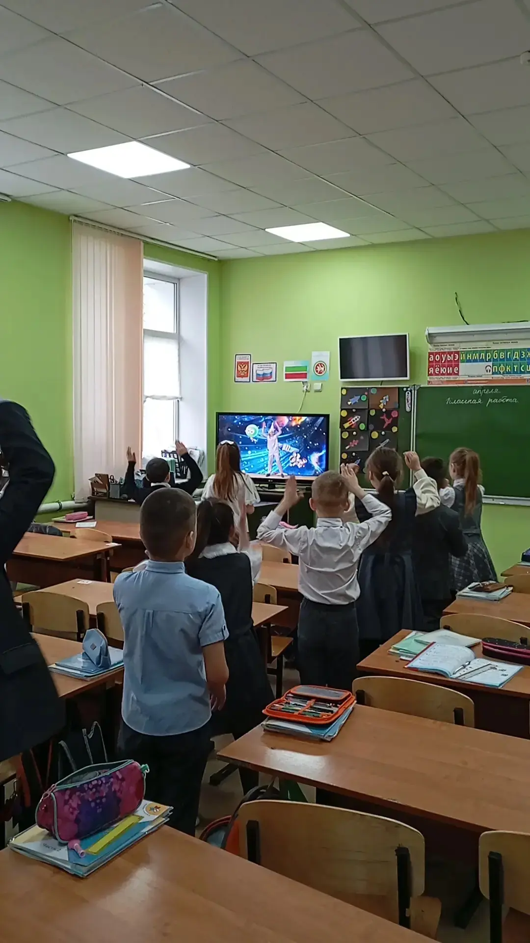 В 1В классе прошла неделя, посвященная Дню космонавтики, прошла увлекательно и познавательно. Ребята