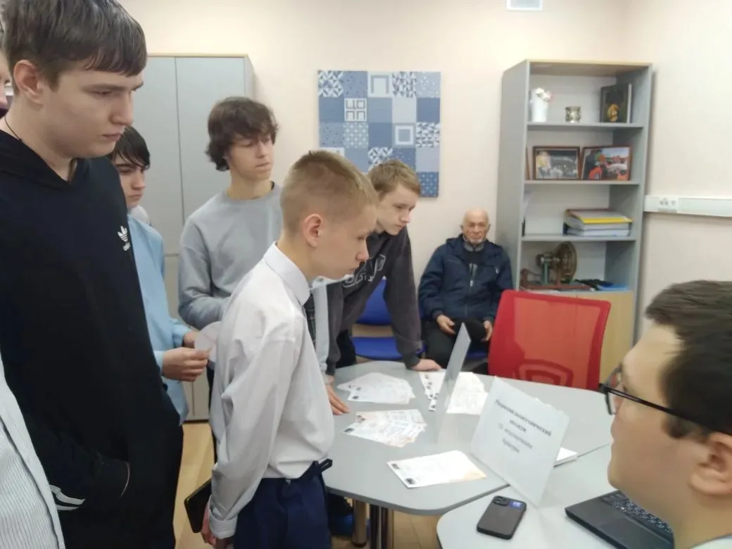 👩‍🎓 Куда пойти учиться? Девятиклассники побывали на фестивале профессий!  🚀 Сегодня наши девятикласс