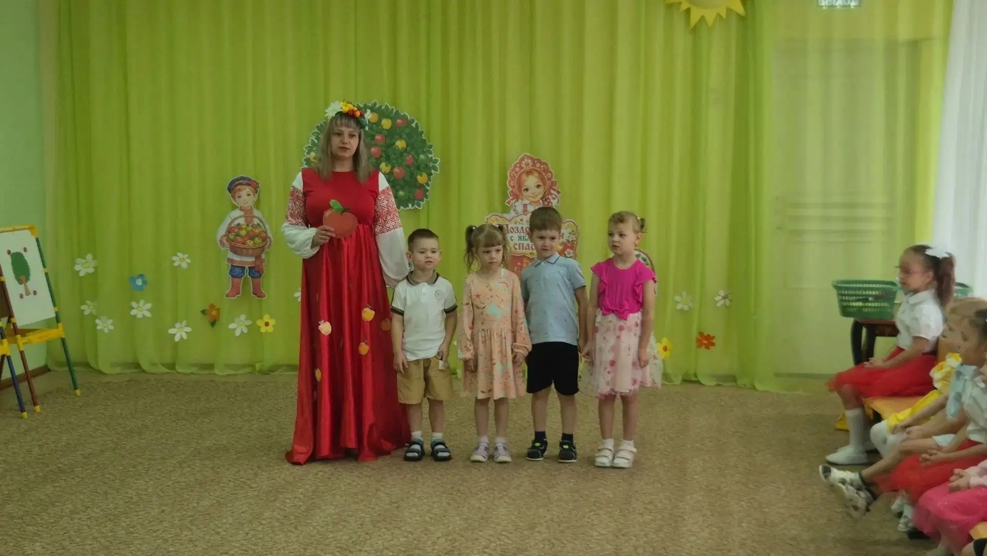 🍎Зарумянилось солнце на ветках
