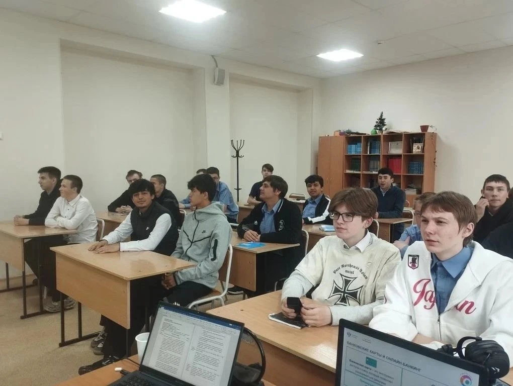 💳📊 ФИНАНСЫ — НАШЕ ВСЁ: СТУДЕНТЫ ХТТТ ПОД КОВАНЫ В ЦИФРОВОМ МИРЕ ДЕНЕГ! 🔒✨

В современном мире мал