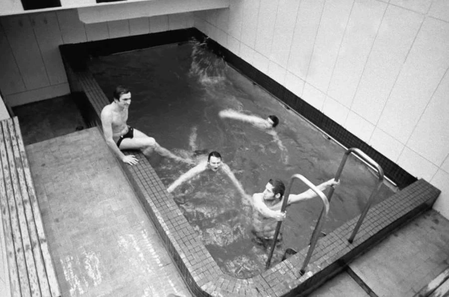 1977 год. Северный Ледовитый океан. Члены экипажа ледокола «Арктика» отдыхают в судовом...