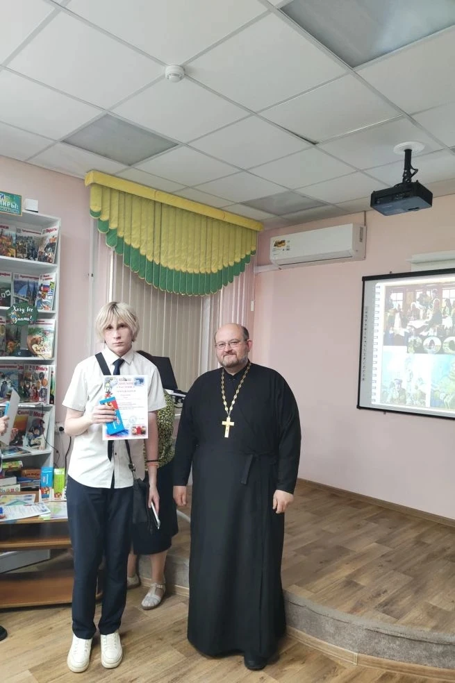 💫 ГЕРОИ ОТЕЧЕСТВУ В СЕРДЦАХ ГИМНАЗИСТОВ: ТРИУМФ НА ФЕСТИВАЛЕ НАРОДНОГО ТВОРЧЕСТВА "ПАСХАЛЬНАЯ  РАДОС