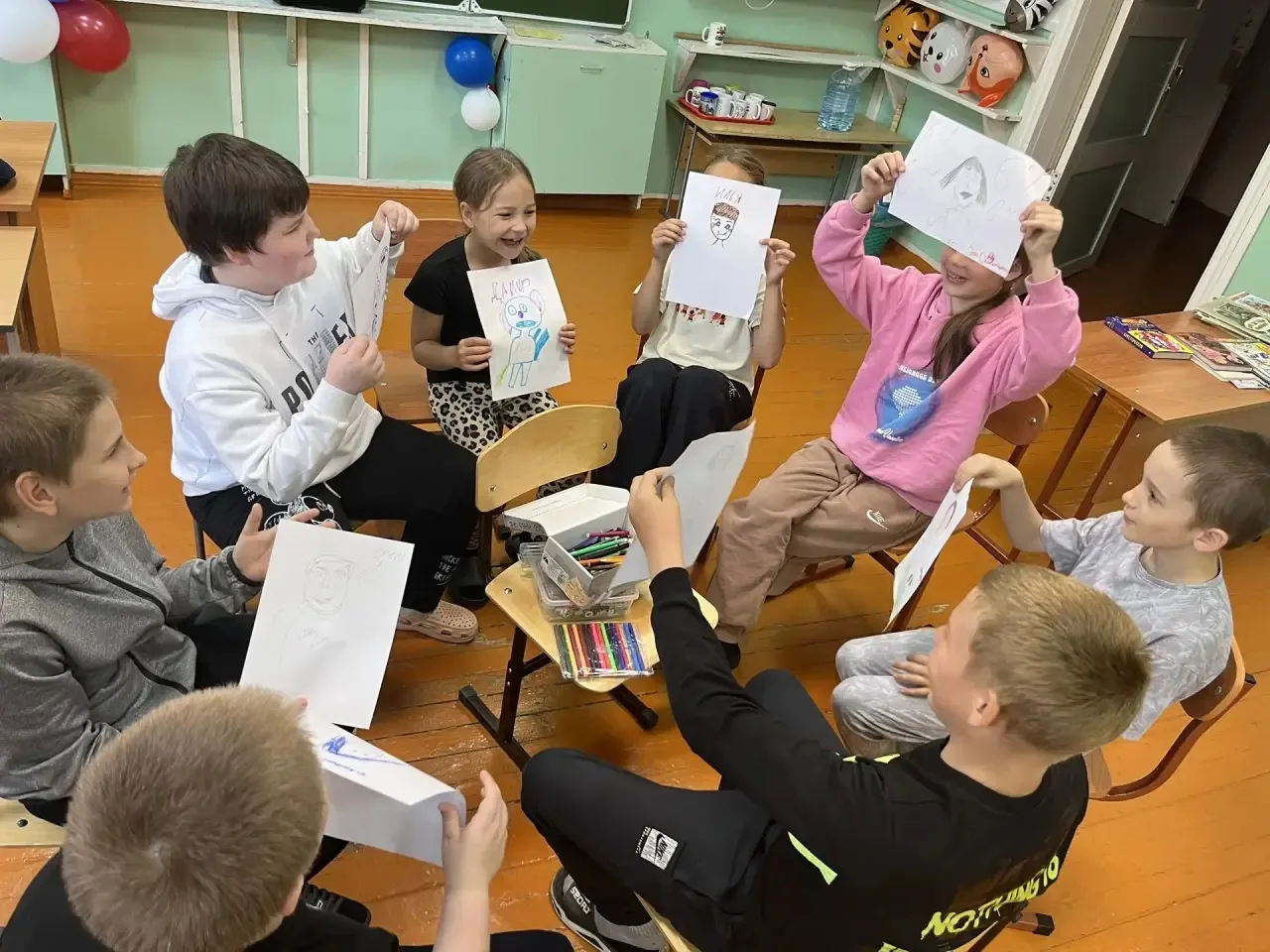Сегодня в нашем лагере проходил очень веселый день! День юмора! 🤣
Целый день мы играли, веселились,