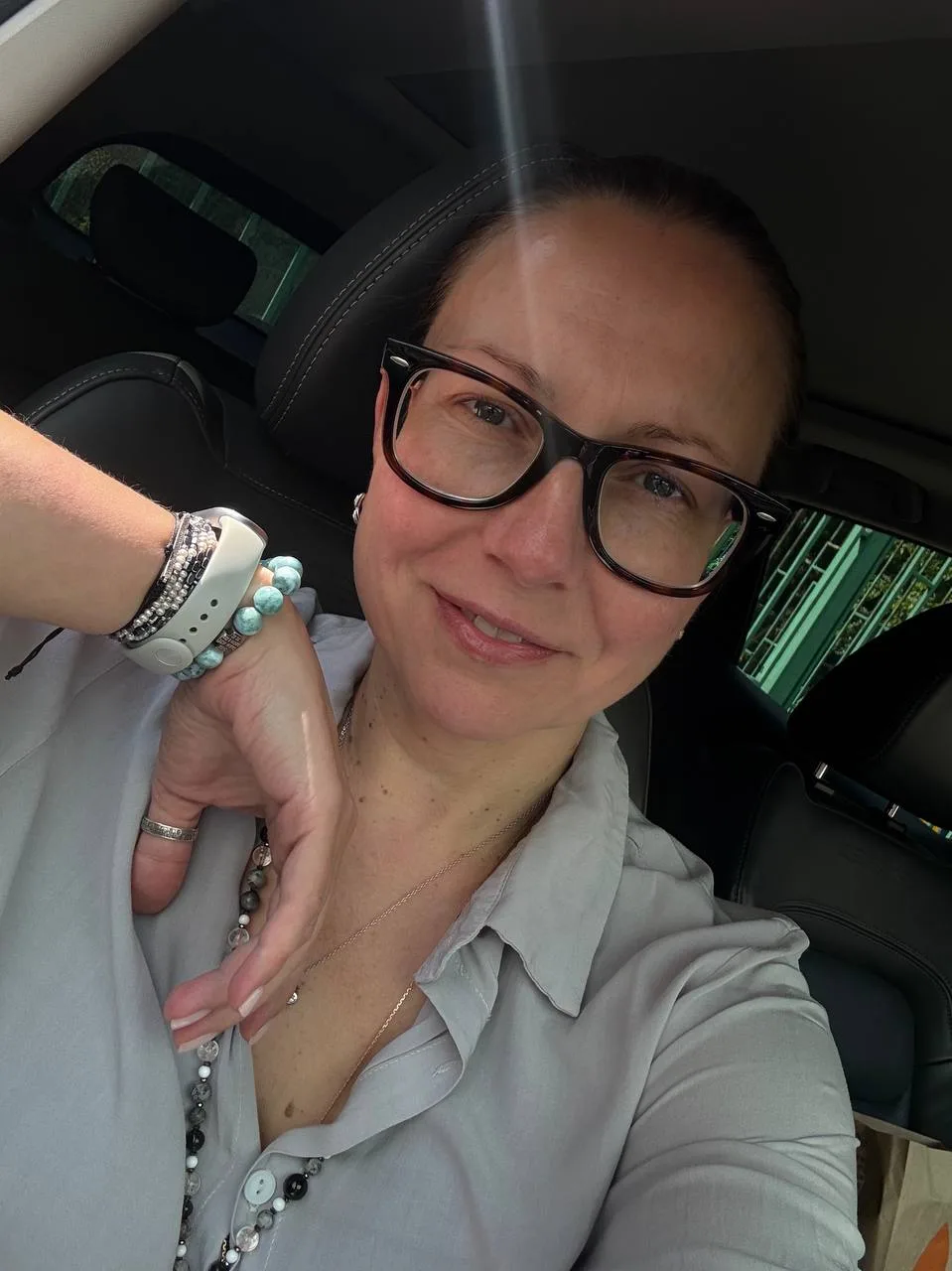 Так-с.
Давайте расскажу, что мне сегодня делали у косметолога.
- чистка
- маска
- массаж
- микротоки