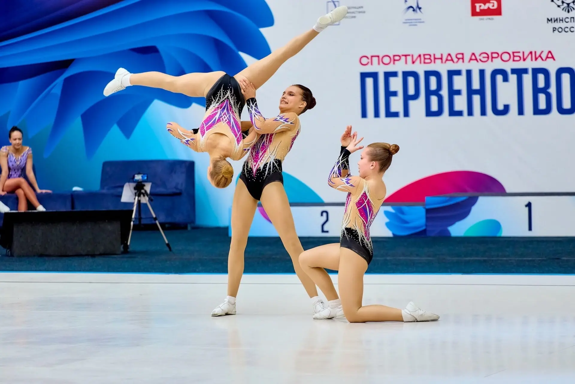Внимание! Набор на спортивную аэробику уже идет! Приглашаем в спортивную школу! Занятия...