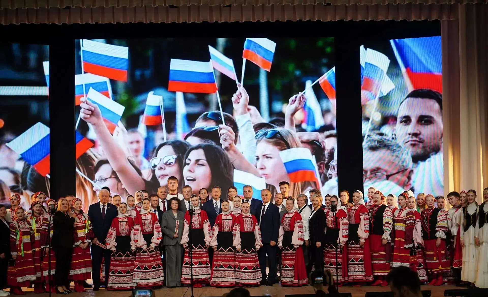 650 студентов, 200 преподавателей, 12 программ подготовки — всё это Брянский областной ...