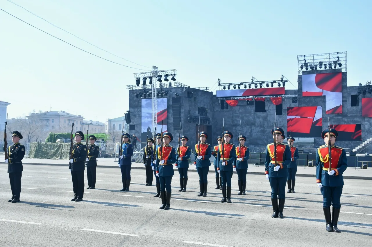 На Центральной площади г. Читы состоялся Парад войск Читинского гарнизона, посвященный 80-ой годовщи