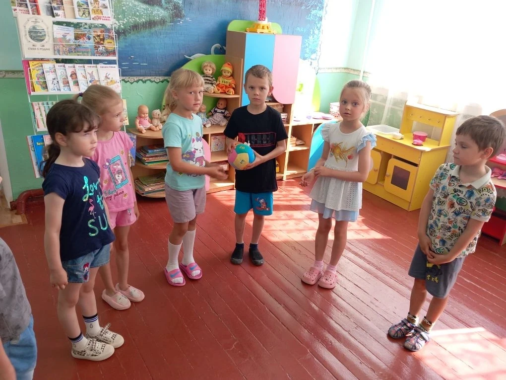 ☀️ 10 июня в старшей группе воспитатель Рыженко О. Е. провела мероприятие «День безопасности летом»!