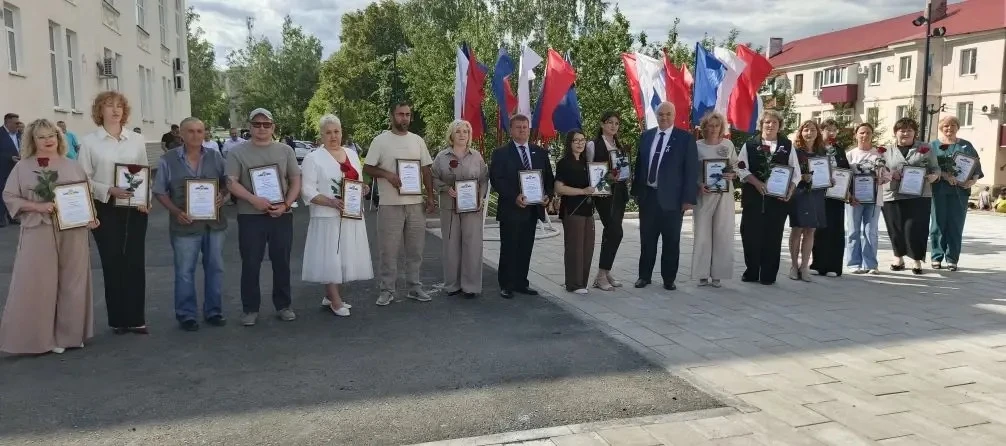 Уважаемые медногорцы!

Сегодня на городской площади ярко и душевно отметили День России. Концертная 