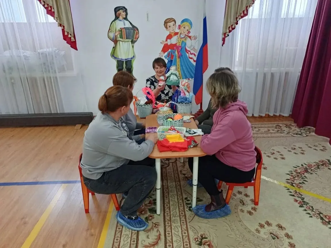 В нашем детском саду особое место в воспитании детей занимает фольклор. Ведь приобщая д...