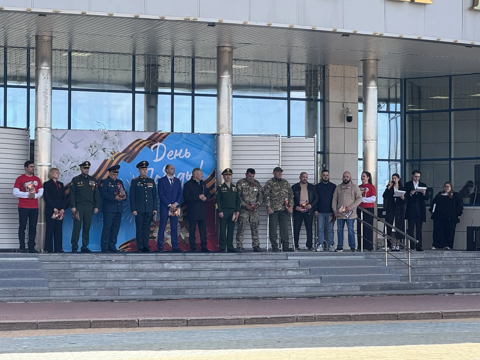 🇷🇺 НАШИ В ДВИЖЕНИИ!🇷🇺     Активисты 8-х классов стали частью большого городского события, организова