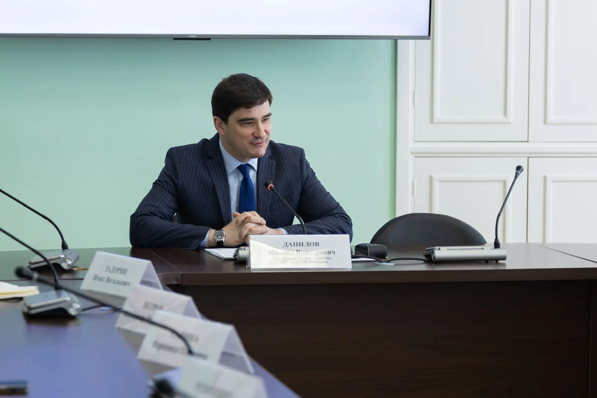 🤝 И.о. ректора Михаил Данилов встретился со студентами — членами Молодёжного парламента при Архангел