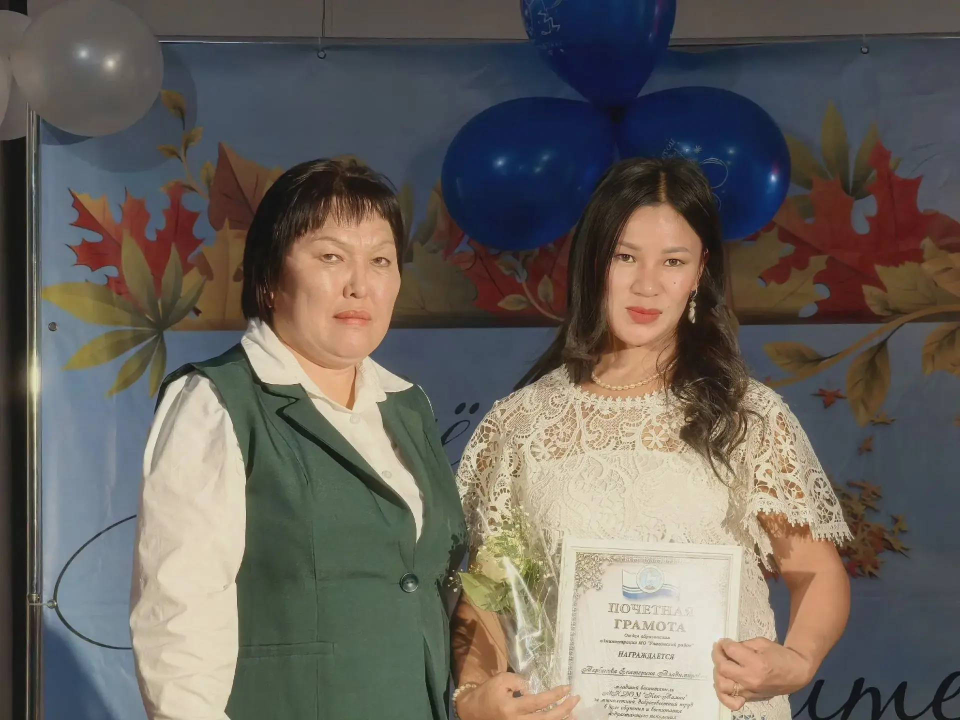Педагогов Улагана чествовали с двумя профессиональными датами