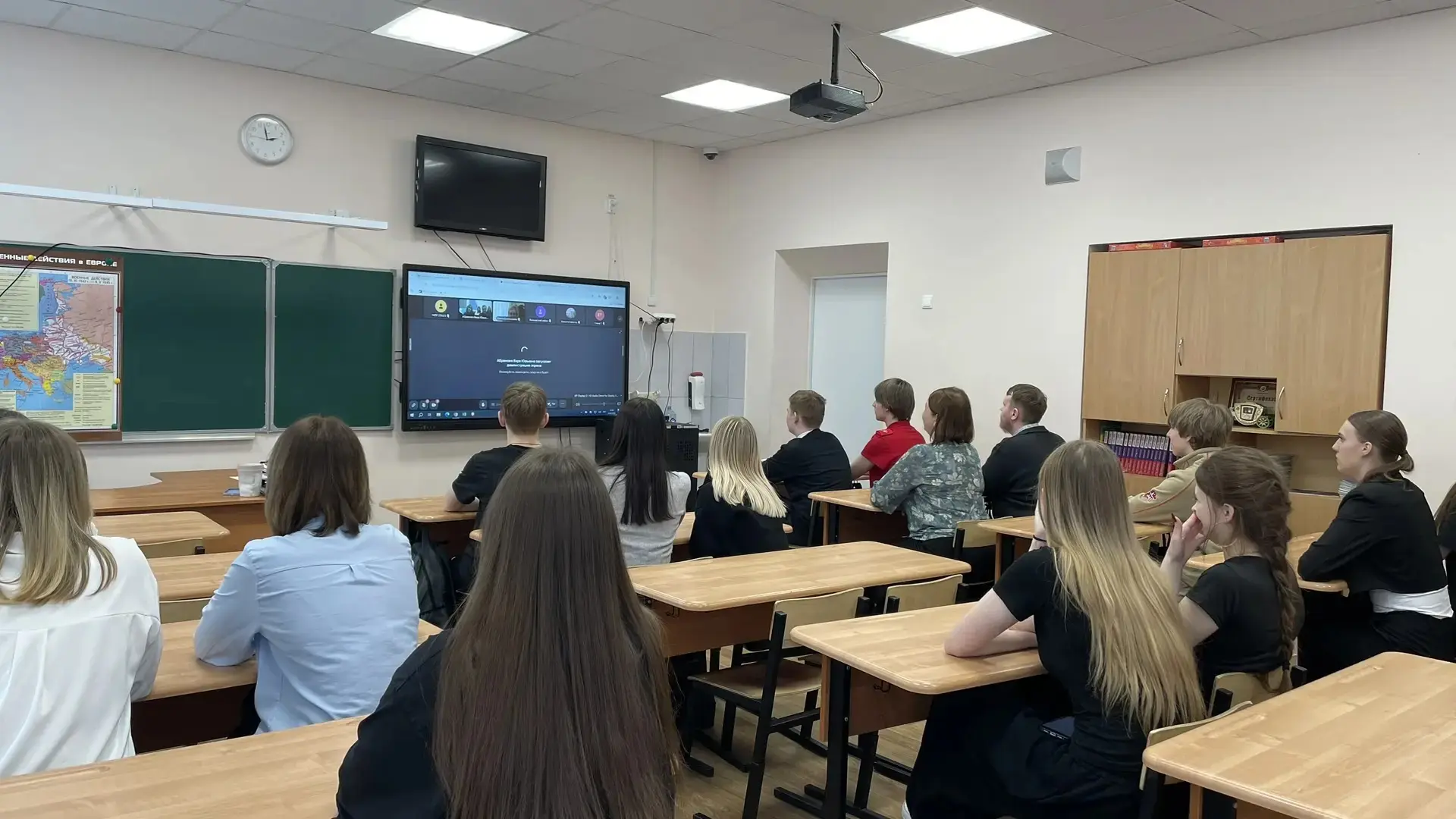 В 9 «в» классе прошла дистанционная профориентационная встреча, посвященная знакомству с Российским 