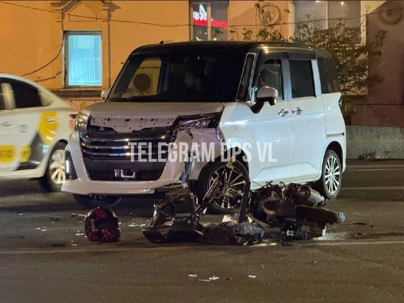 🛴 На Баляева подросток на мопеде влетел в Daihatsu, уходя от погони