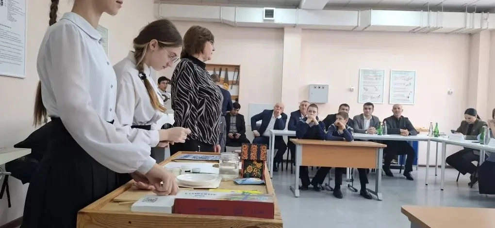 В Каспийске на базе Лицея №13 имени Расула Гамзатова состоялся праздник мастерства, собравший на сво