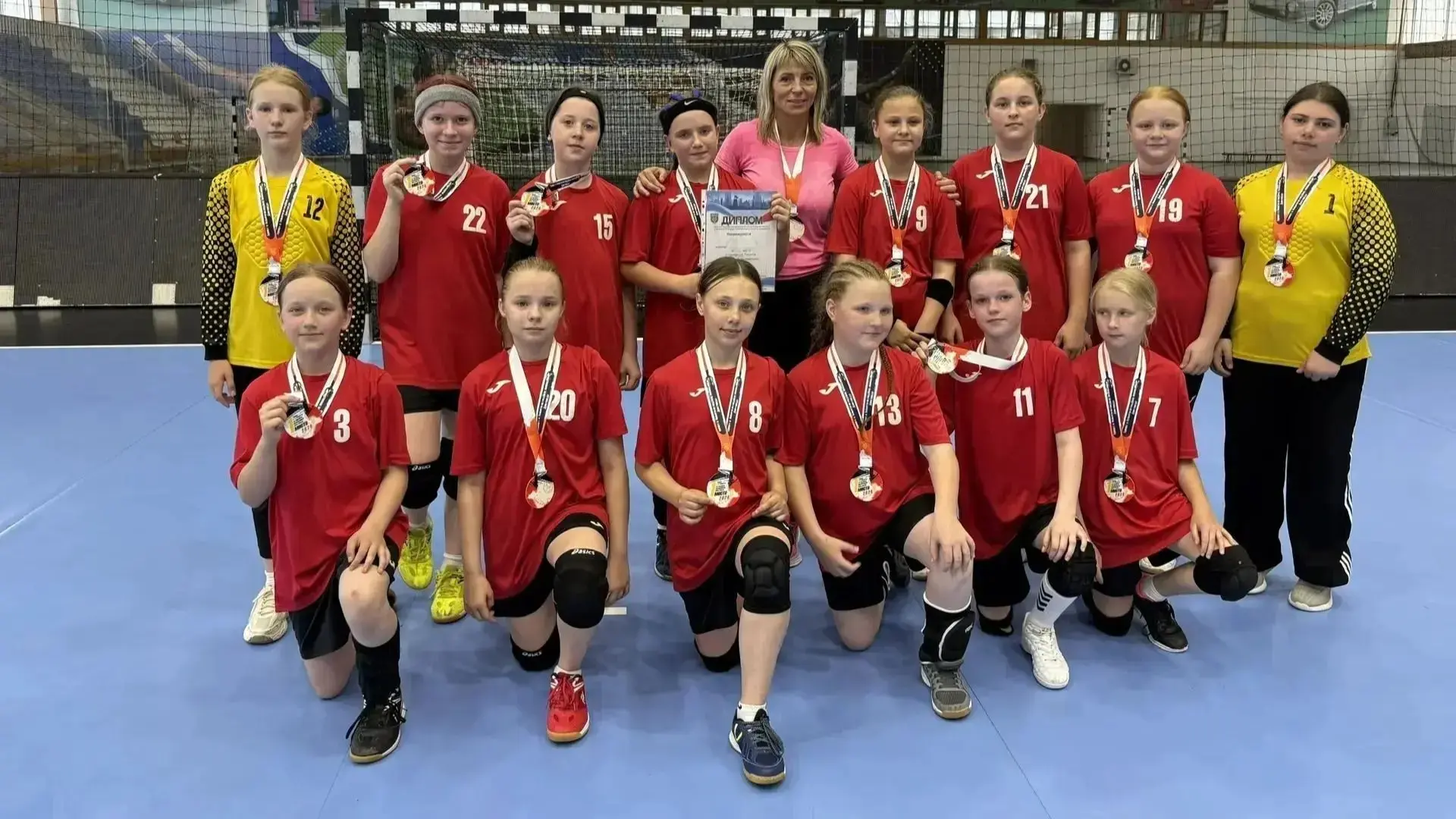 ❗Брянские гандболистки выиграли всероссийский турнир в Тольятти 🥇 
 
Сборная девочек 2015–2016 годо