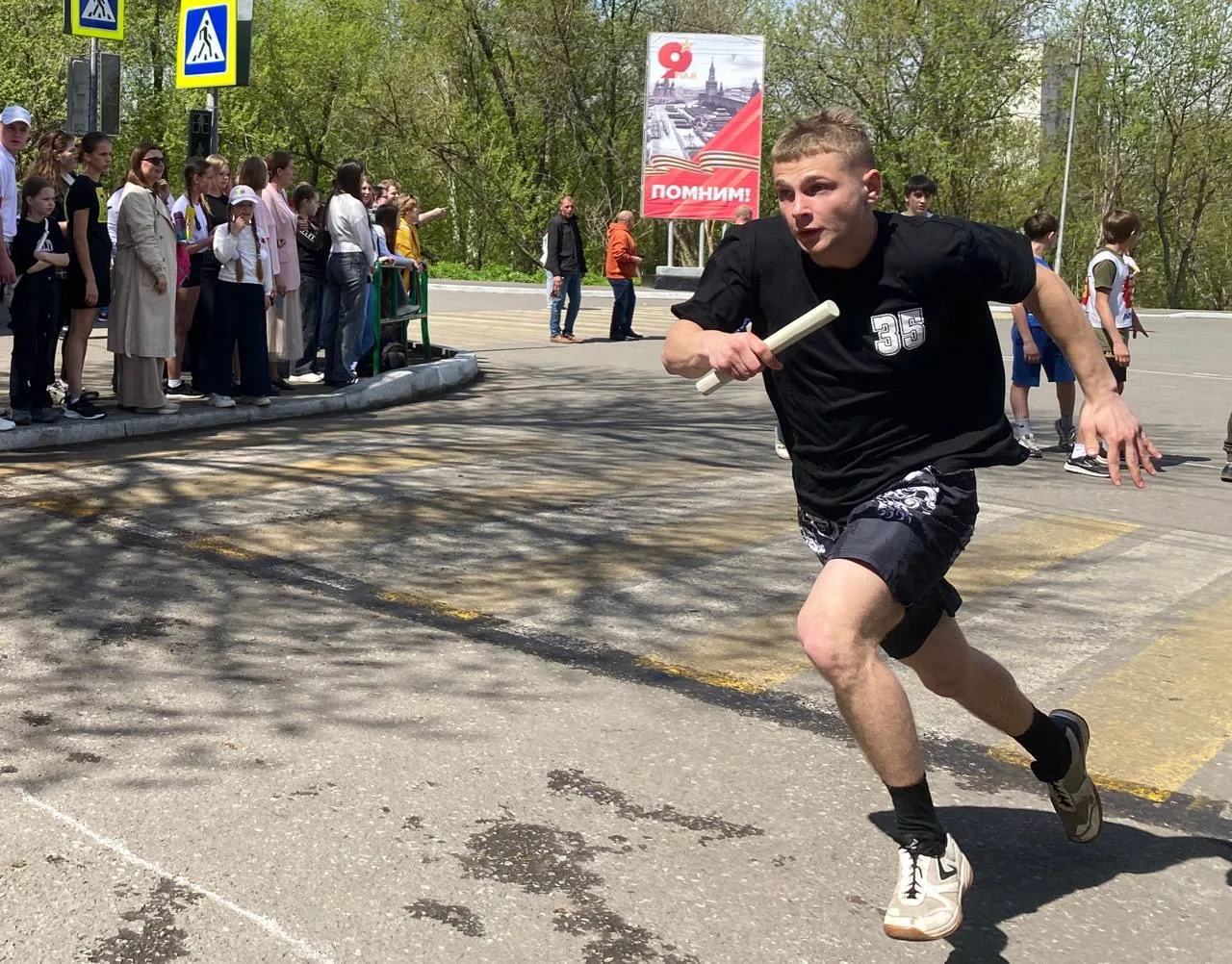 Сегодня в нашем городе прошла легкоатлетическая эстафета, посвященная 81-й годовщине Победы в Велико