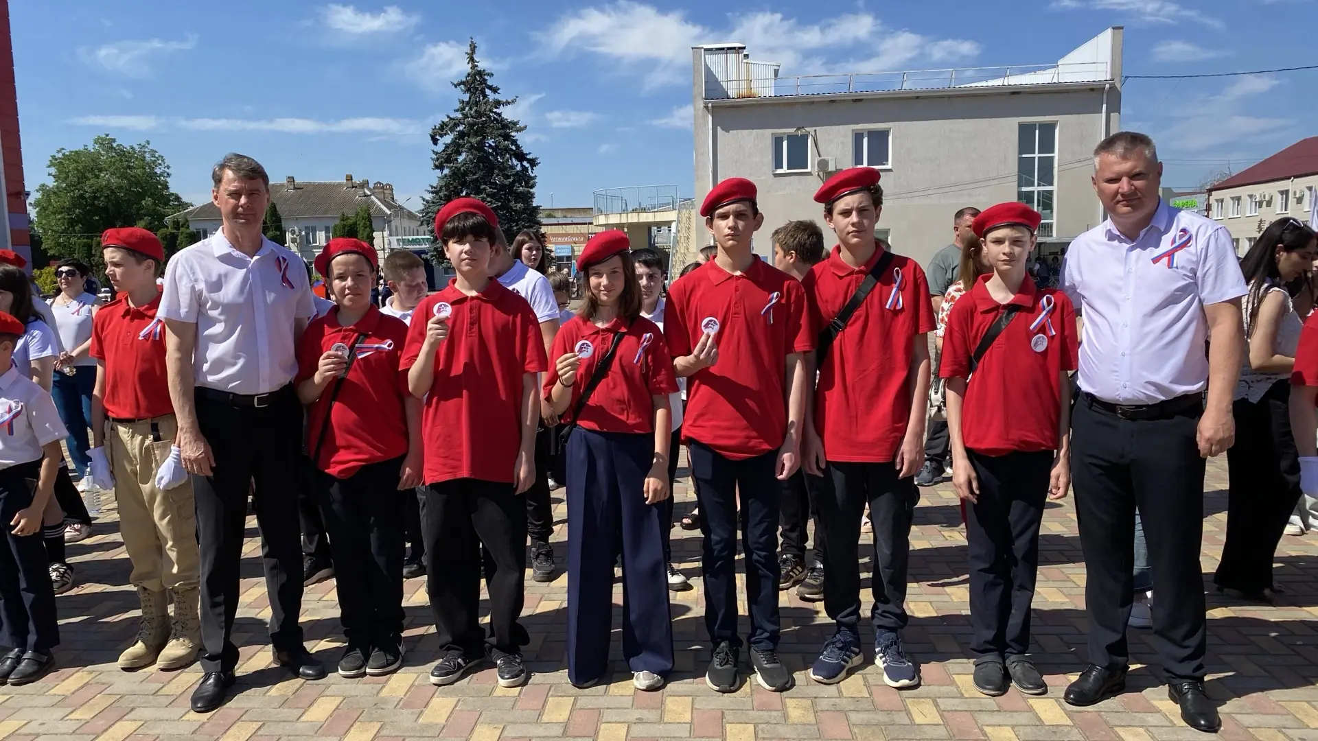 Под флагом России — с любовью к Родине!❤️

Сегодня, в этот солнечный и праздничный день, на Олимпийс