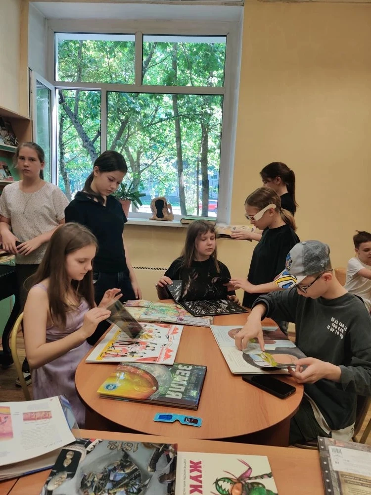 📚 Книжные приключения: как 5 «Б» ходил в библиотеку  💬Максим Горький говорил: «Всем хорошим во мне я