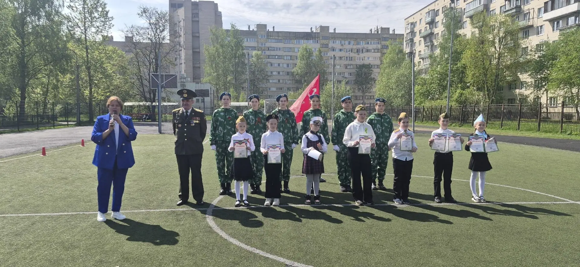 Смотр строя и песни: память в строю. 81 год Великой Победе!

Вчера наша школа встретила главное патр