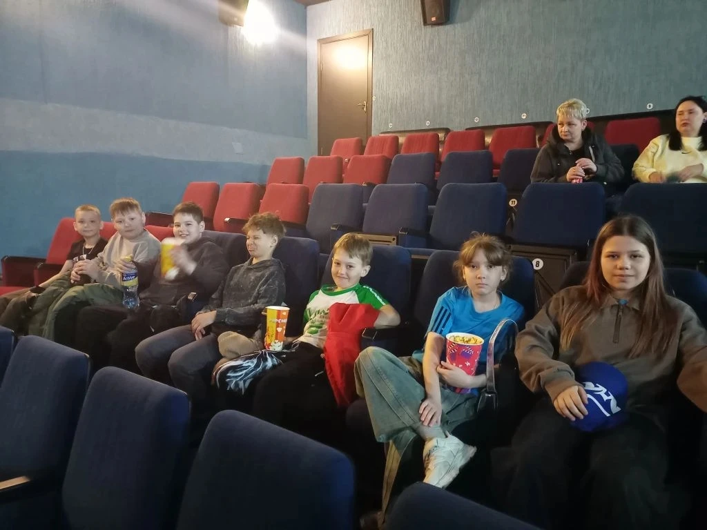 Сегодня 4А класс отправился в кинотеатр "Авалон" на долгожданную премьеру- фильм "Домовёнок Кузя 2".